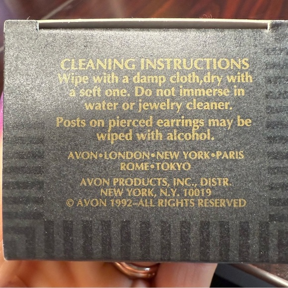 Avon Goldtone and genuine adventurine clip earrings with Knot Design NIB vintage - Picture 2 of 5